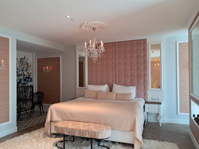 Parijs Suite van der Valk Houten